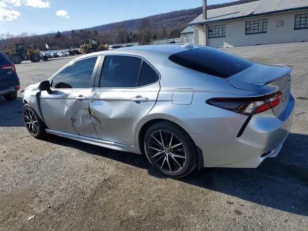 4T1T11BK1NU056684 2022 TOYOTA CAMRY - Image 2