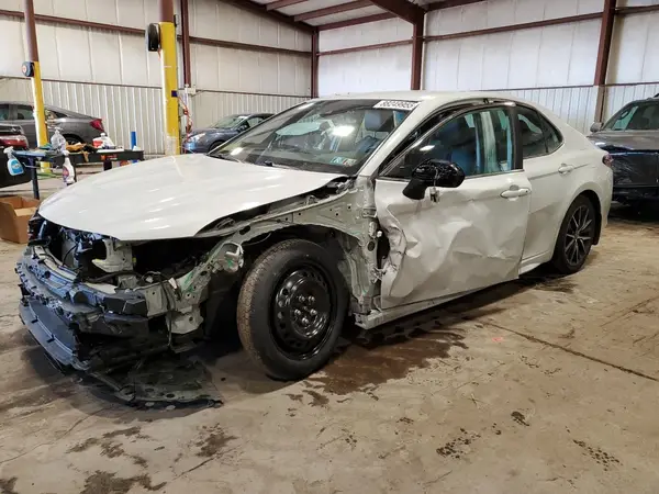 4T1T11BK2NU052756 2022 TOYOTA CAMRY - Image 1