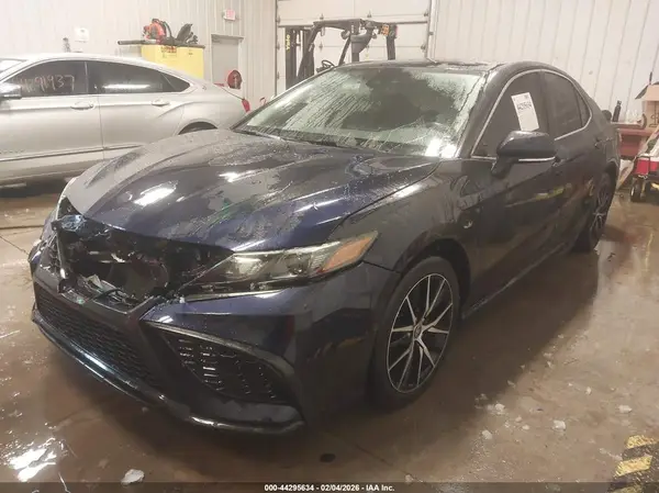 4T1T11BK2NU065121 2022 TOYOTA CAMRY - Image 2