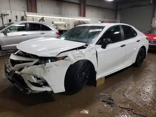 4T1T11BK2NU072781 2022 TOYOTA CAMRY - Image 1