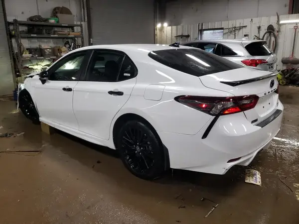 4T1T11BK2NU072781 2022 TOYOTA CAMRY - Image 2