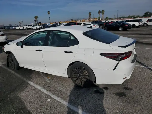 4T1T11BK3MU040503 2021 TOYOTA CAMRY - Image 2