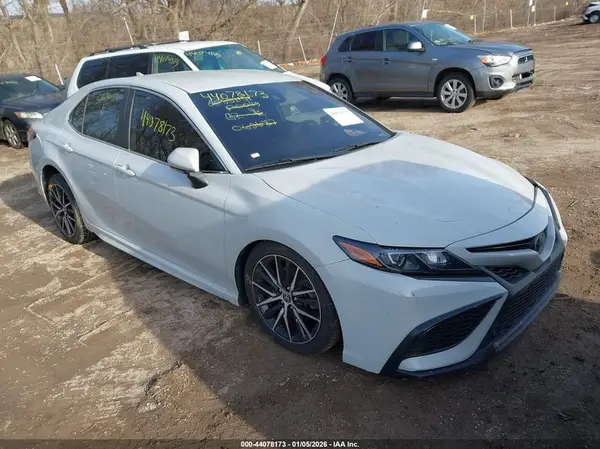 4T1T11BK4NU062687 2022 TOYOTA CAMRY - Image 1