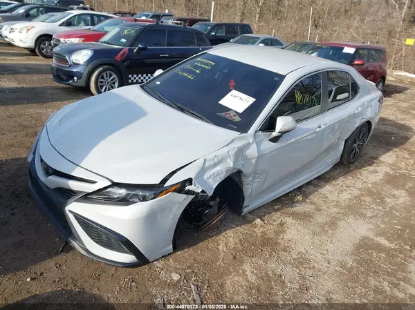 4T1T11BK4NU062687 2022 TOYOTA CAMRY - Image 2