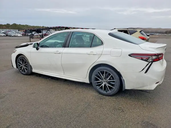 4T1T11BK5NU057417 2022 TOYOTA CAMRY - Image 2