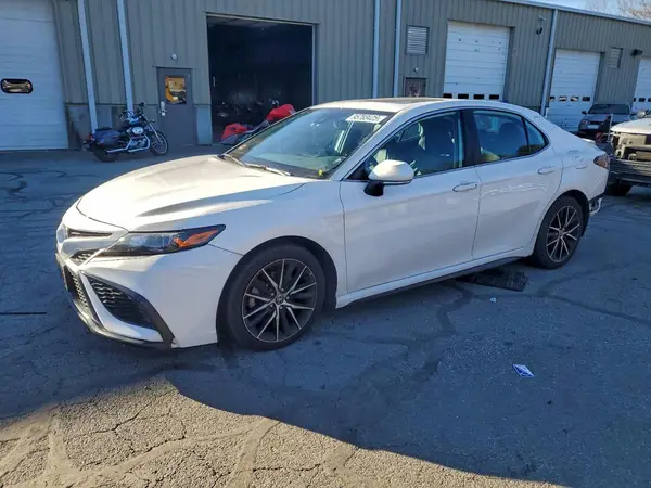 4T1T11BK5NU057921 2022 TOYOTA CAMRY - Image 1