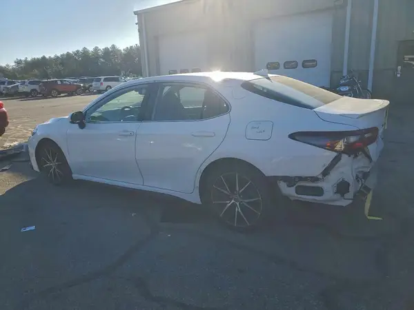 4T1T11BK5NU057921 2022 TOYOTA CAMRY - Image 2