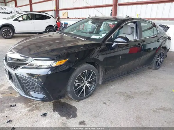 4T1T11BK5NU060768 2022 TOYOTA CAMRY - Image 2
