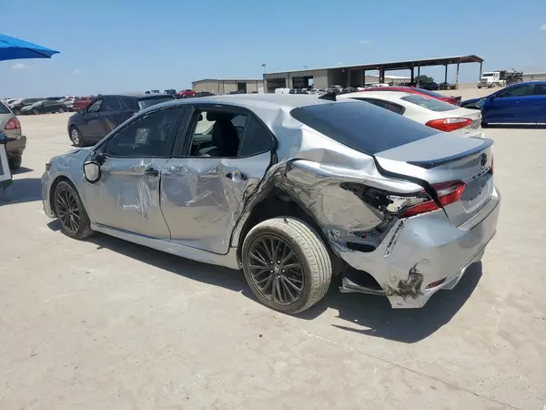 4T1T11BK5NU061886 2022 TOYOTA CAMRY - Image 2