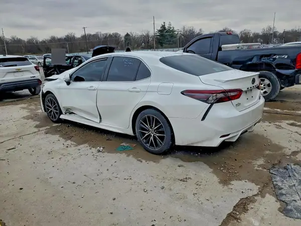 4T1T11BK5NU067767 2022 TOYOTA CAMRY - Image 2