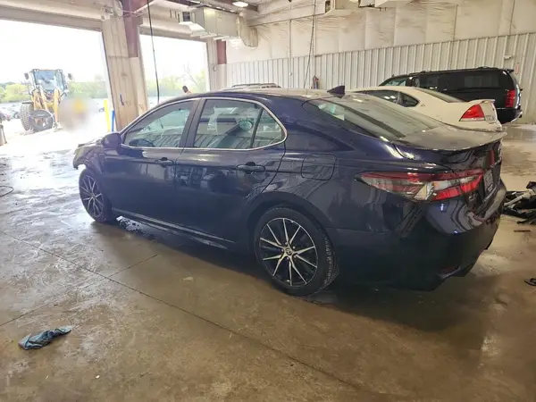 4T1T11BK5NU070586 2022 TOYOTA CAMRY - Image 2