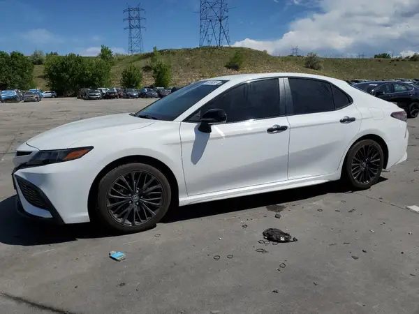 4T1T11BK5NU071415 2022 TOYOTA CAMRY - Image 1