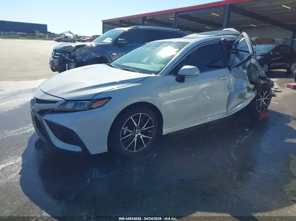4T1T11BK5RU119033 2024 TOYOTA CAMRY - Image 2