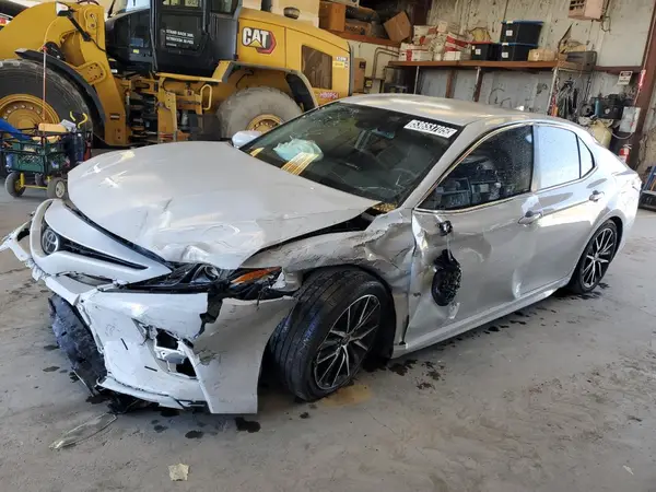 4T1T11BK6NU053618 2022 TOYOTA CAMRY - Image 1
