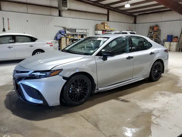 4T1T11BK6NU069589 2022 TOYOTA CAMRY - Image 1