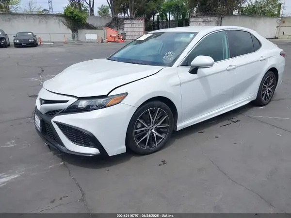 4T1T11BK7NU060416 2022 TOYOTA CAMRY - Image 2