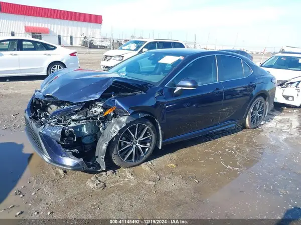 4T1T11BK9NU052589 2022 TOYOTA CAMRY - Image 2