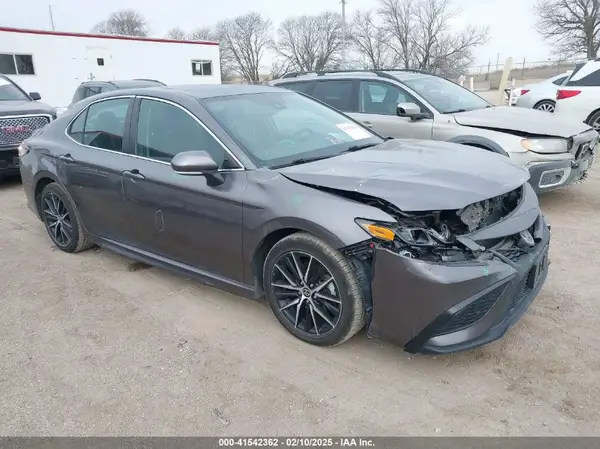 4T1T11BK9NU052706 2022 TOYOTA CAMRY - Image 1