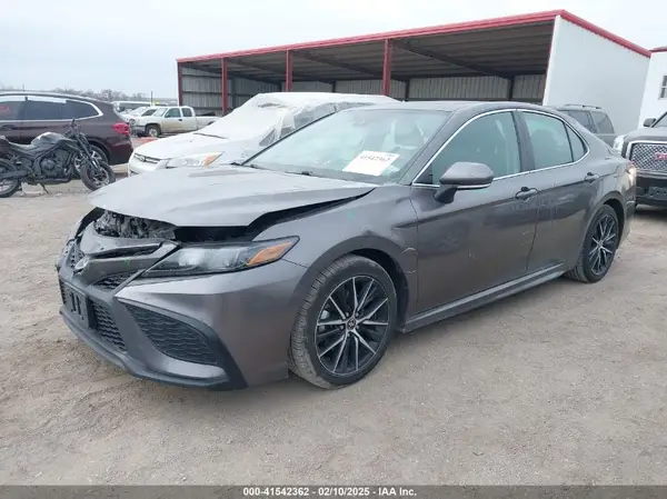 4T1T11BK9NU052706 2022 TOYOTA CAMRY - Image 2