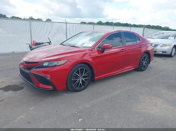 4T1T11BK9NU059980 2022 TOYOTA CAMRY - Image 2