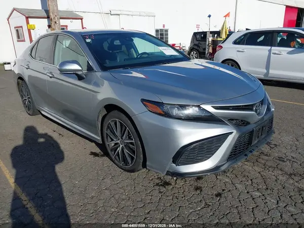 4T1T11BKXMU026498 2021 TOYOTA CAMRY - Image 1