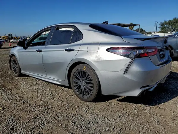 4T1T31AK2NU033832 2022 TOYOTA CAMRY - Image 2