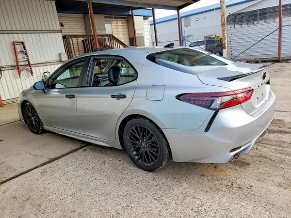 4T1T31AK4NU042547 2022 TOYOTA CAMRY - Image 2
