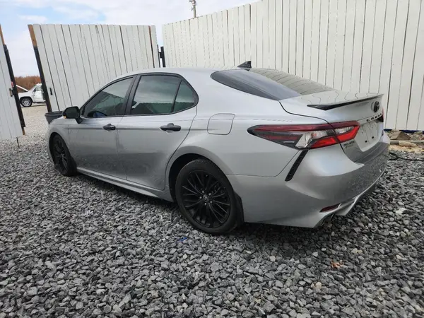 4T1T31AK4NU045402 2022 TOYOTA CAMRY - Image 2