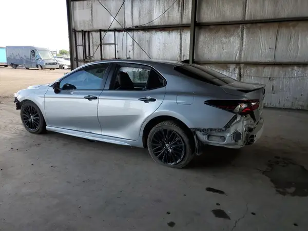 4T1T31AK7NU041117 2022 TOYOTA CAMRY - Image 2