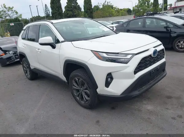4T3B6RFV0NU103453 2022 TOYOTA RAV 4 - Image 1