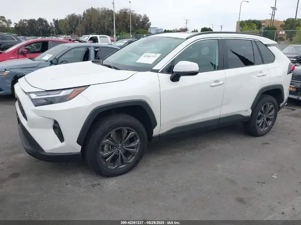 4T3B6RFV0NU103453 2022 TOYOTA RAV 4 - Image 2