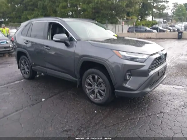 4T3B6RFV3NU100725 2022 TOYOTA RAV 4 - Image 1
