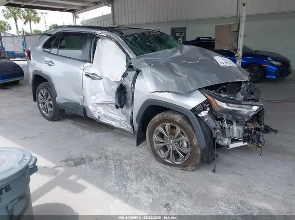 4T3B6RFV6NU085122 2022 TOYOTA RAV 4 - Image 1