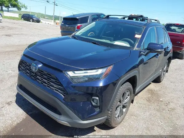 4T3D6RFVXNU069286 2022 TOYOTA RAV 4 - Image 2