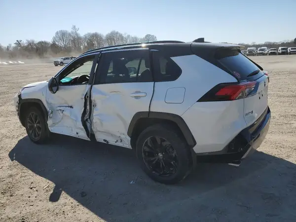 4T3E6RFV5NU080667 2022 TOYOTA RAV 4 - Image 2
