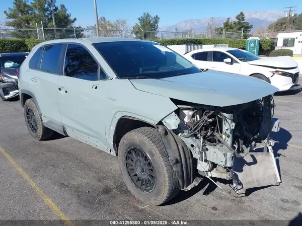 4T3R6RFV0MU015130 2021 TOYOTA RAV 4 - Image 1