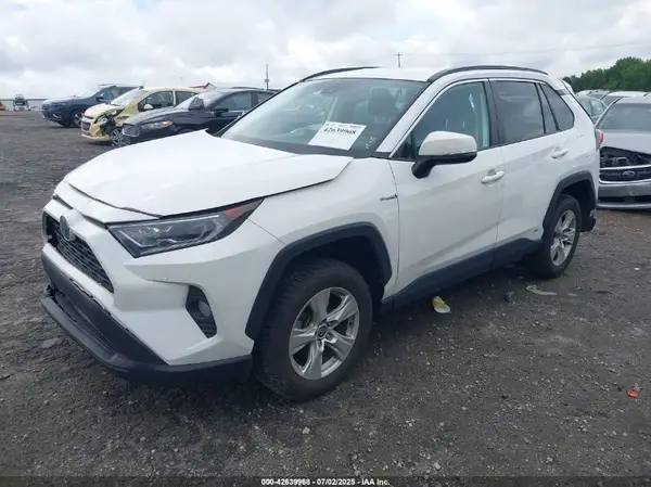 4T3RWRFV0MU012339 2021 TOYOTA RAV 4 - Image 2