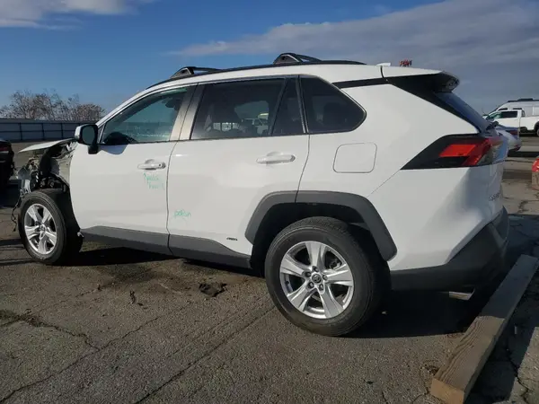 4T3RWRFV0MU047401 2021 TOYOTA RAV 4 - Image 2
