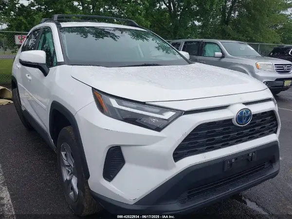 4T3RWRFV0NU055144 2022 TOYOTA RAV 4 - Image 1