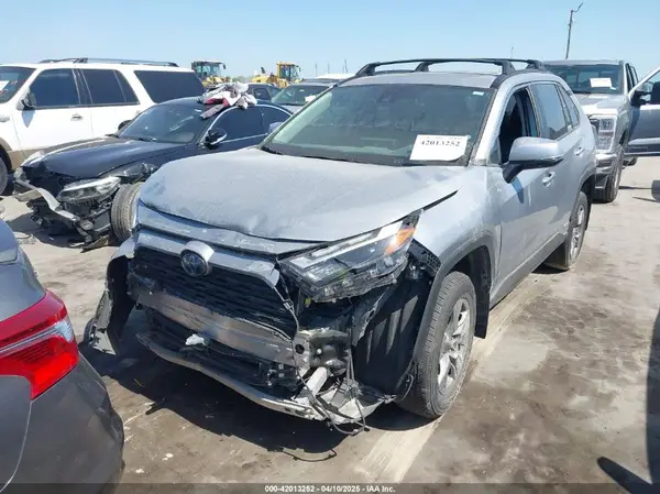 4T3RWRFV0NU059324 2022 TOYOTA RAV 4 - Image 2