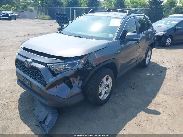4T3RWRFV1MU027125 2021 TOYOTA RAV 4 - Image 2