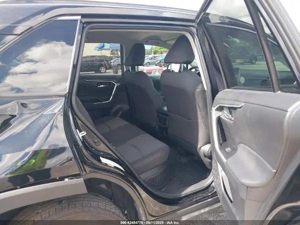 4T3RWRFV1SU164675 2025 TOYOTA RAV 4 - Image 8