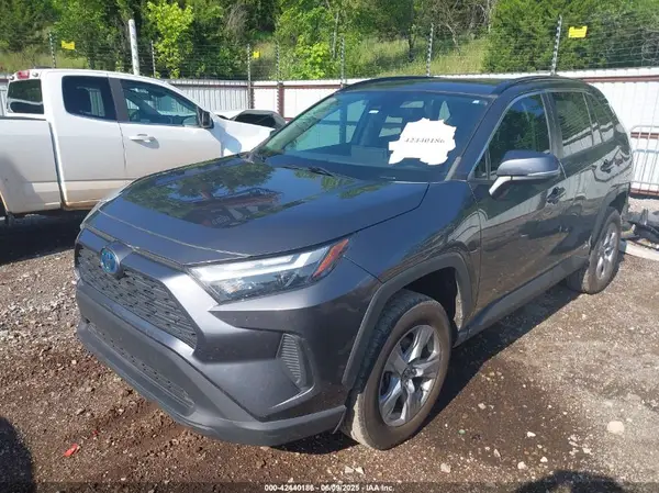 4T3RWRFV2NU050687 2022 TOYOTA RAV 4 - Image 2