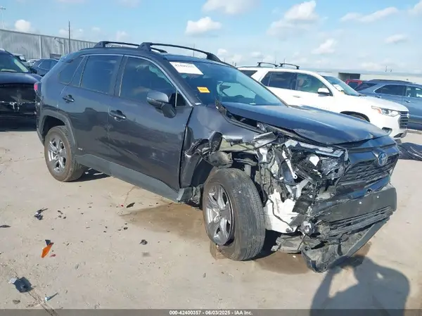 4T3RWRFV2NU061625 2022 TOYOTA RAV 4 - Image 1