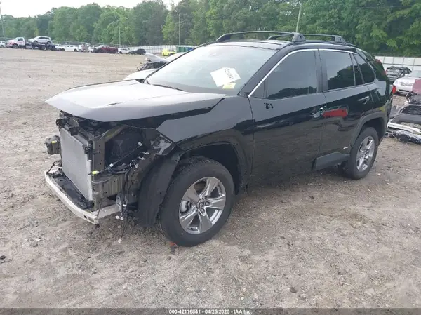 4T3RWRFV2NU068025 2022 TOYOTA RAV 4 - Image 2