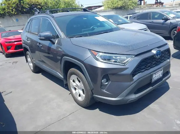 4T3RWRFV3MU049398 2021 TOYOTA RAV 4 - Image 1