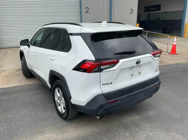 4T3RWRFV4MU030858 2021 TOYOTA RAV 4 - Image 2