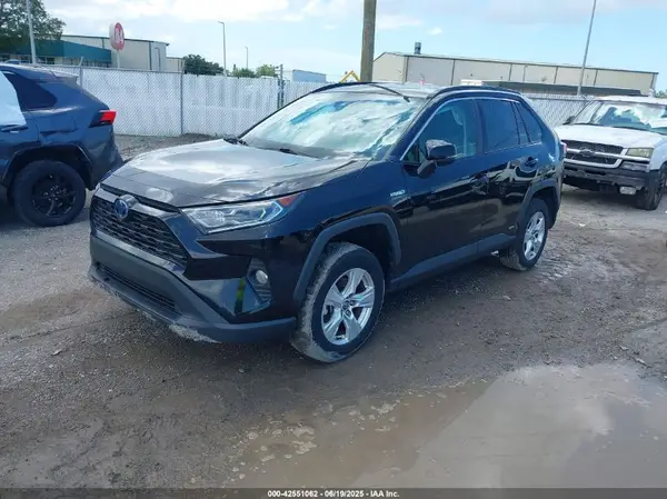 4T3RWRFV5MU040881 2021 TOYOTA RAV 4 - Image 2