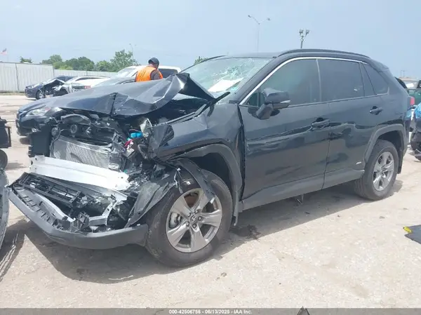 4T3RWRFV5SU177851 2025 TOYOTA RAV 4 - Image 2