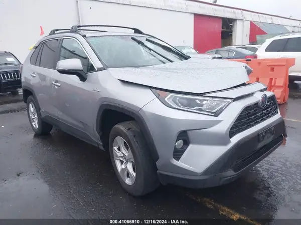 4T3RWRFV6MU017738 2021 TOYOTA RAV 4 - Image 1